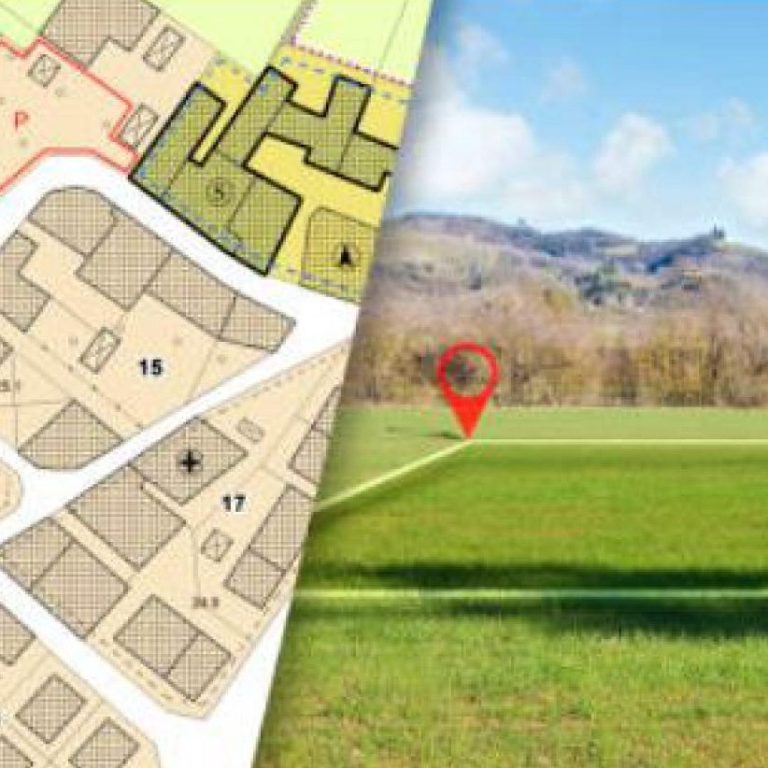 Carte urbanistique côté gauche, paysage verdoyant avec un repère géographique à droite.